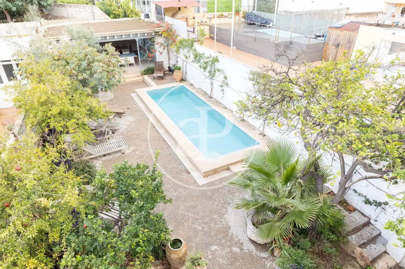 Schwimmbecken von Einfamilien-Reihenhaus zum Verkauf in  Palma de Mallorca mit Klimaanlage, Heizung und Privatgarten