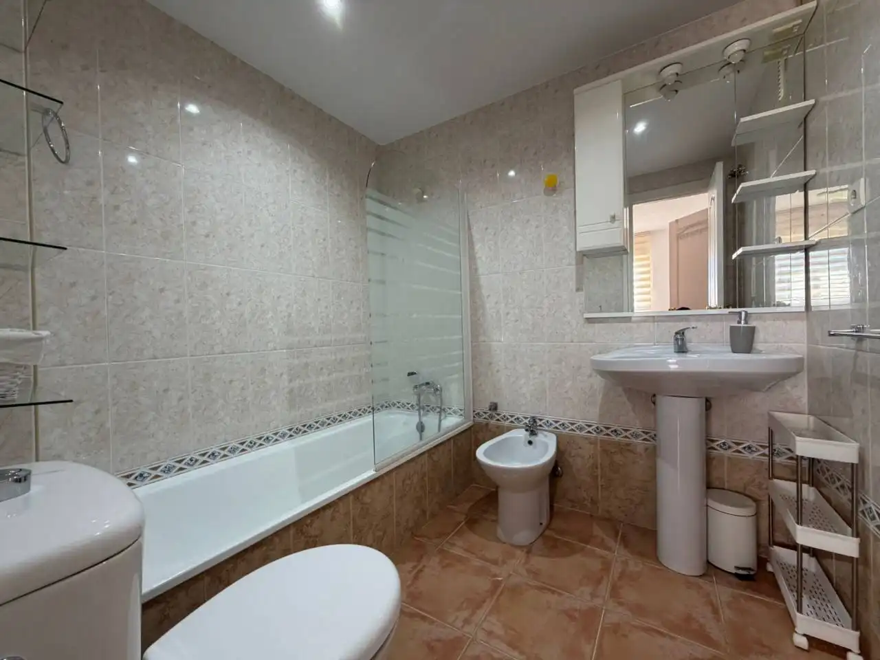 Baño de Ático de alquiler en Rincón de la Victoria con Terraza, Amueblado y Piscina comunitaria