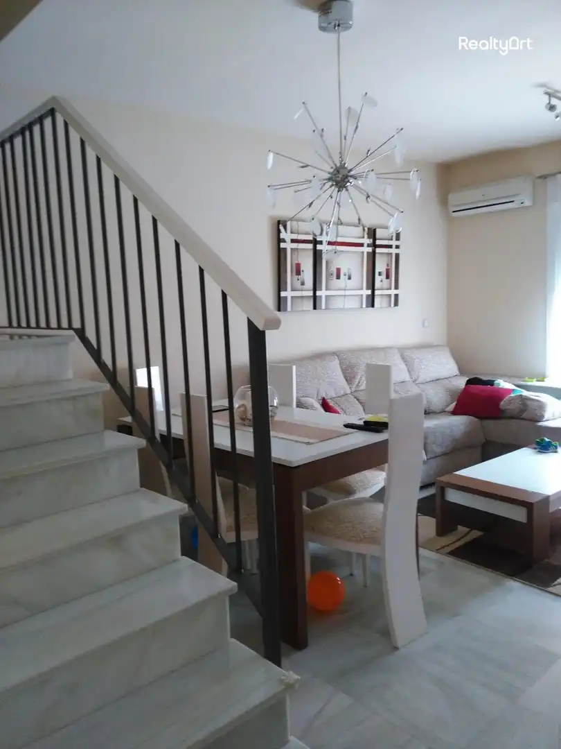 Comedor de Casa adosada en venta en Umbrete con Aire acondicionado, Calefacción y Jardín privado