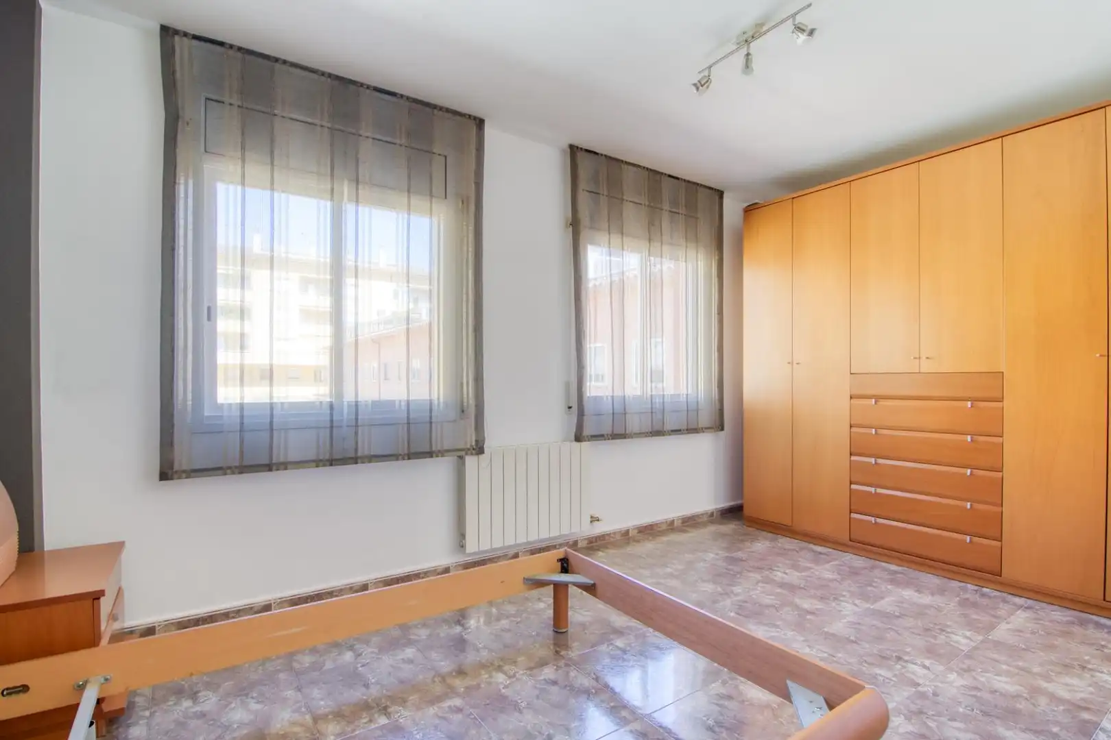 Habitación de Casa adosada en venta en Figueres con Calefacción, Jardín privado y Balcón