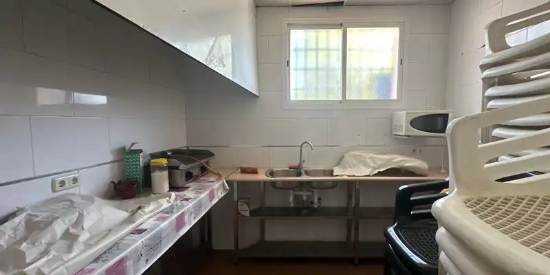 Cuina de Casa adosada en venda en Villanueva del Trabuco amb Aire condicionat, Terrassa i Traster