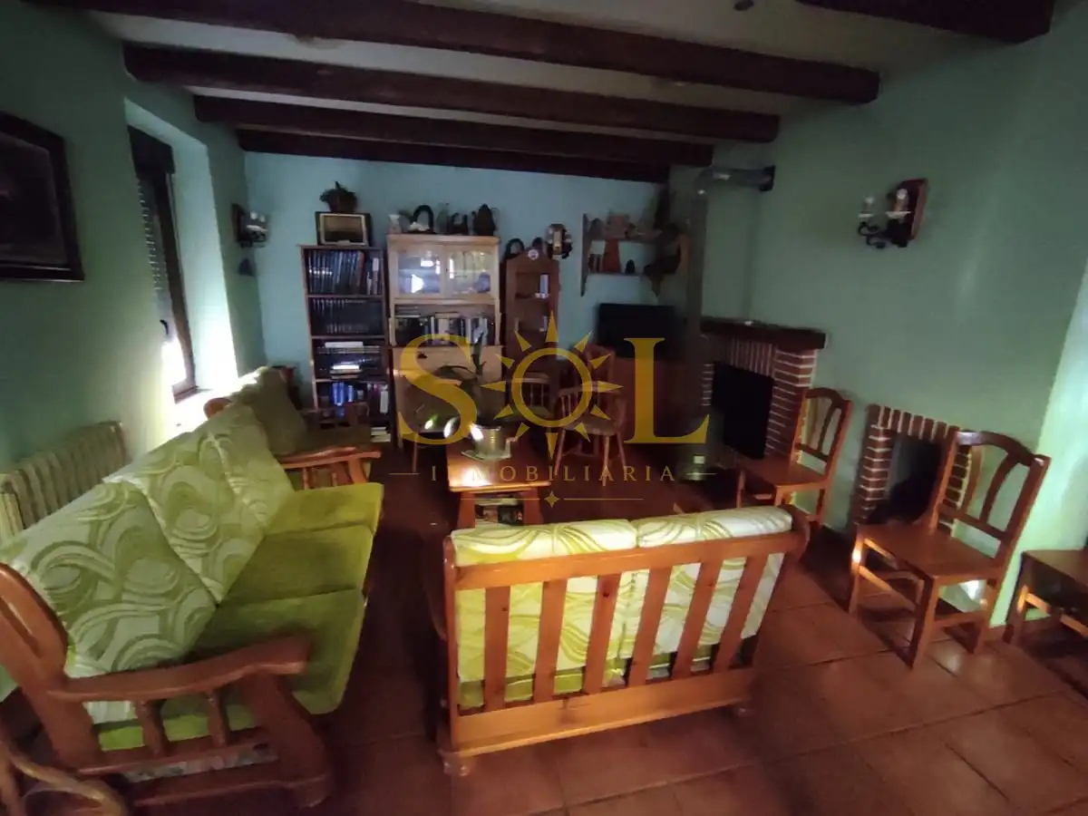 Wohnzimmer von Gebäude zum Verkauf in Luyego