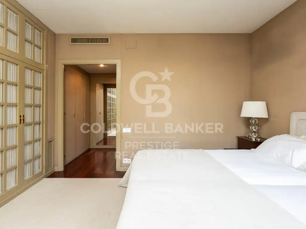 Vista exterior de Piso en venta en Barcelona con Jardín privado, Terraza y Piscina comunitaria