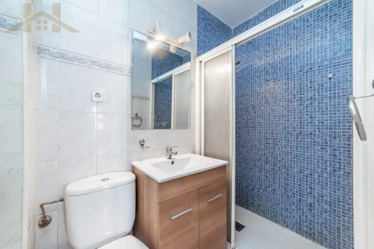 Bathroom of Flat for sale in Leganés  with Heating, Terrace and Storage room