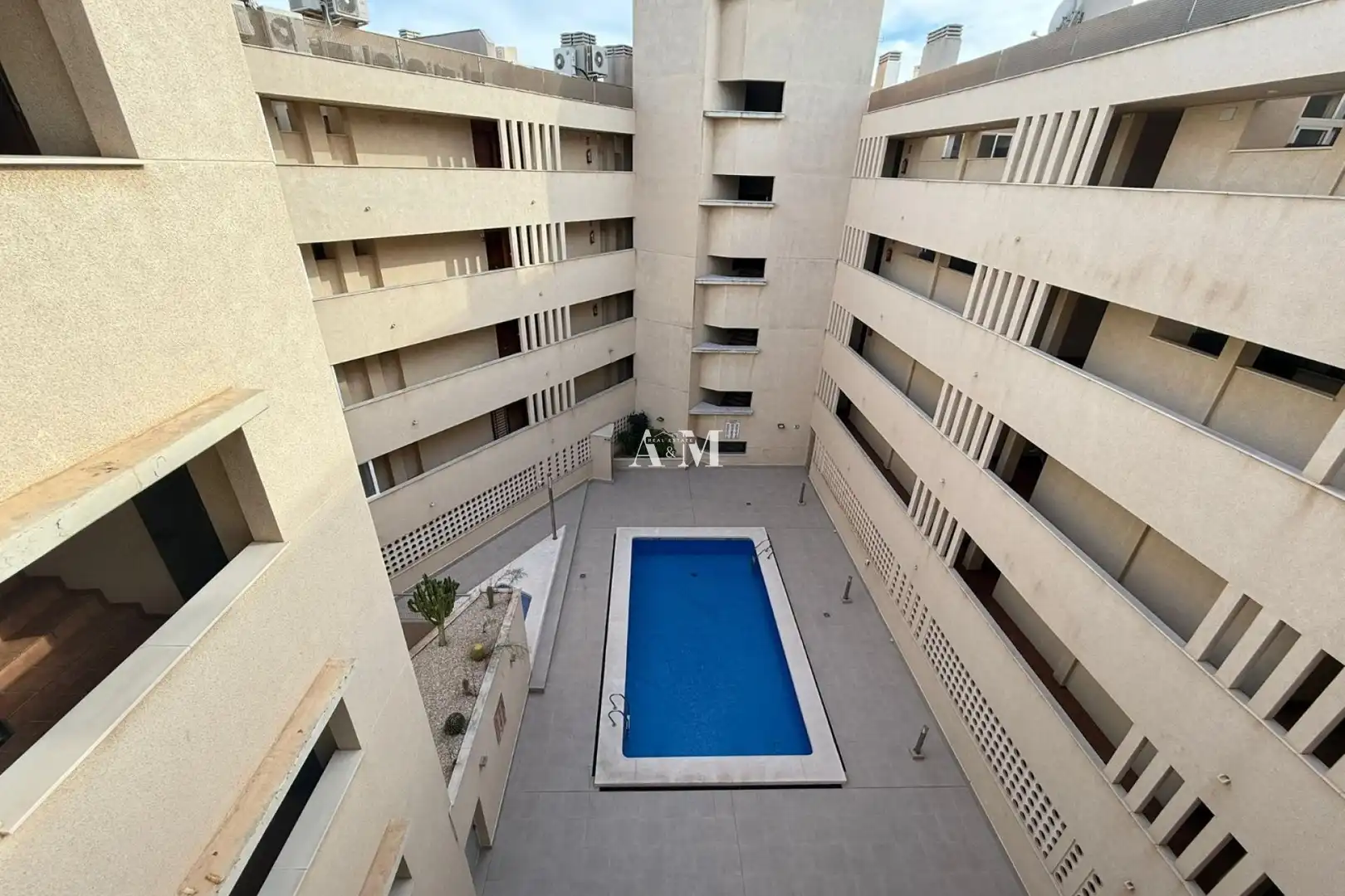 Swimming pool of Flat for rent in Torrevieja  with Air Conditioner, Heating and Terrace