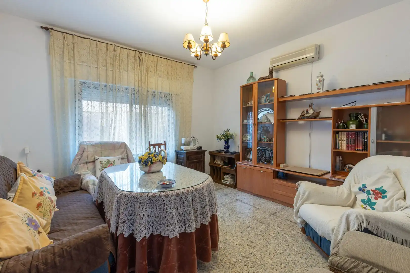 Sala d'estar de Casa o xalet en venda en Albolote amb Piscina