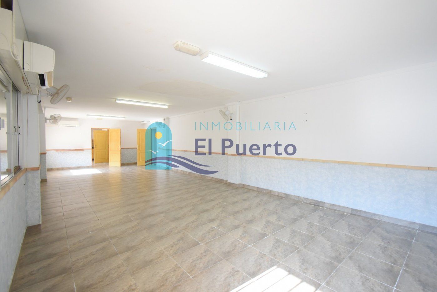 Premises for sale in Mazarrón  with Air Conditioner
