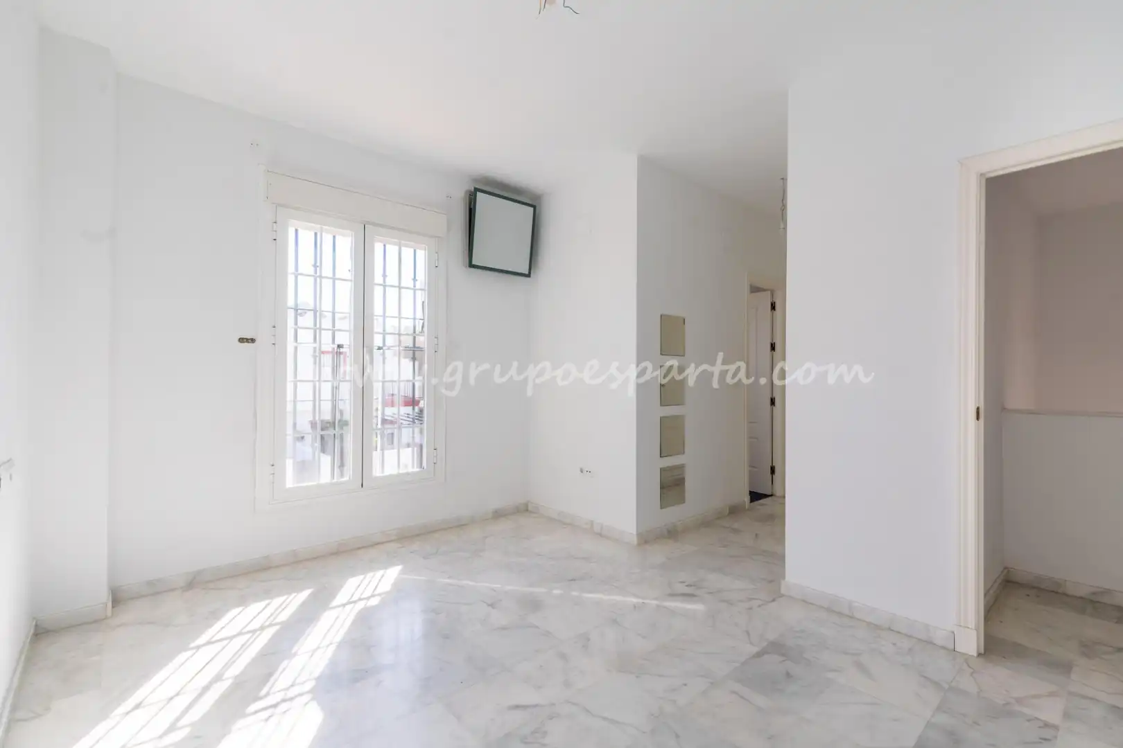 Living room of Detached homes for sale in Espartinas  with Air Conditioner, Heating and Oven