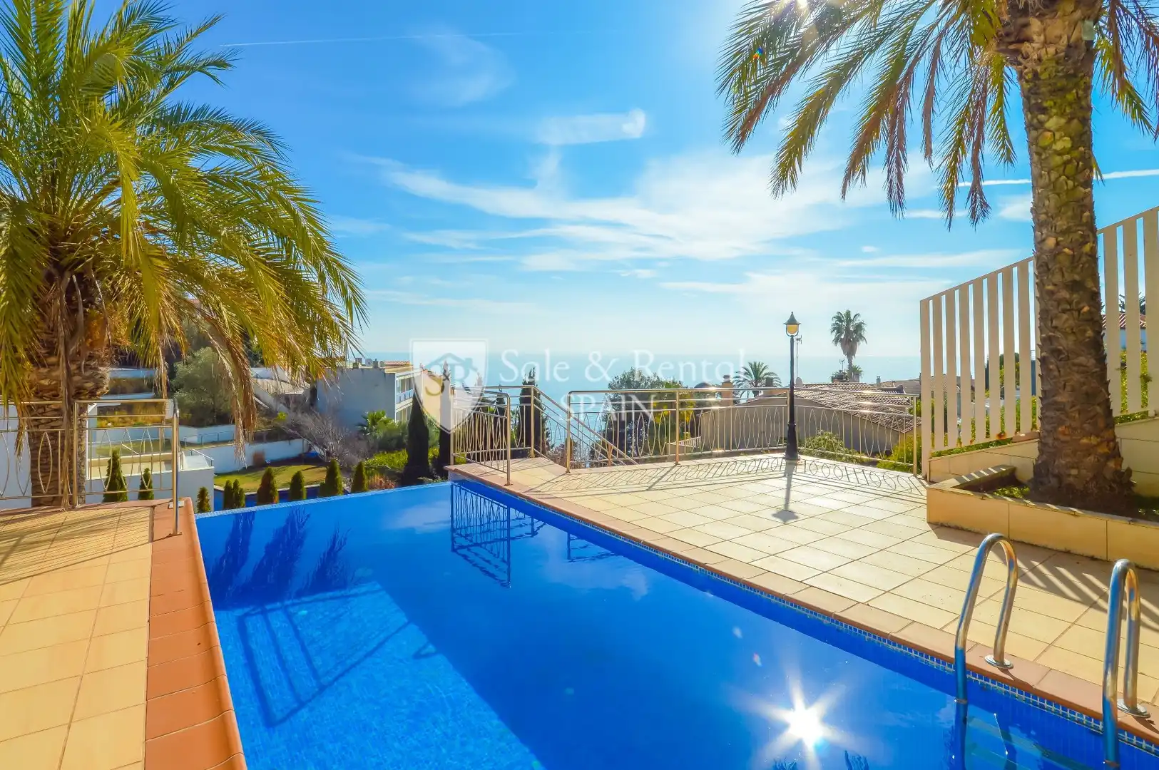 House with pool for sale in Montgoda