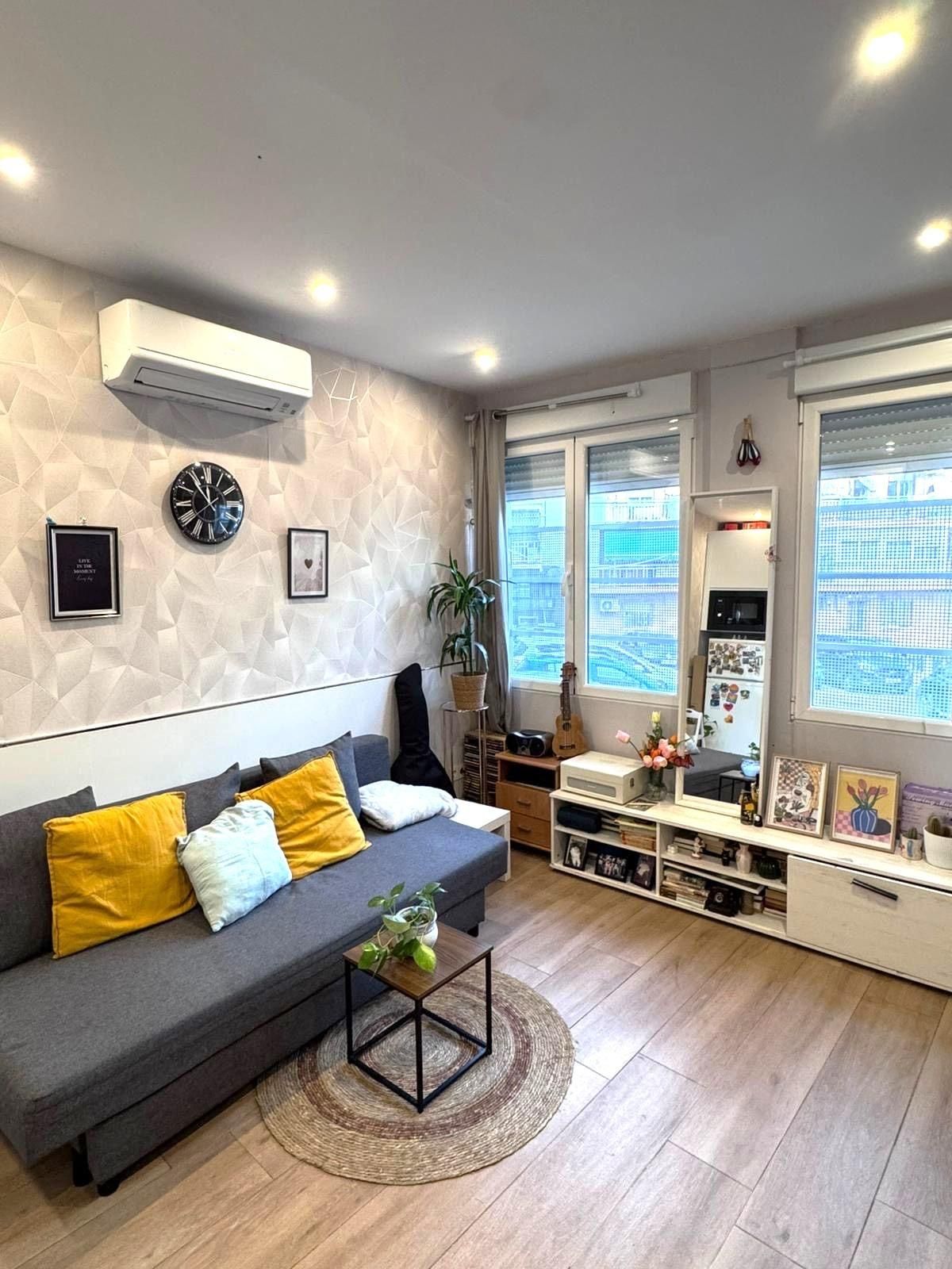 Living room of Study for sale in  Madrid Capital  with Air Conditioner and Heating