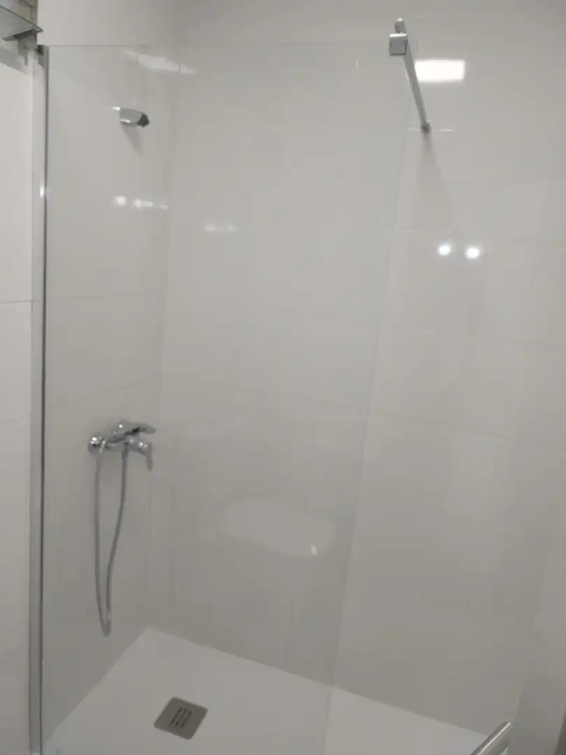 Baño de Piso de alquiler en Huelva con Amueblado y Lavadora