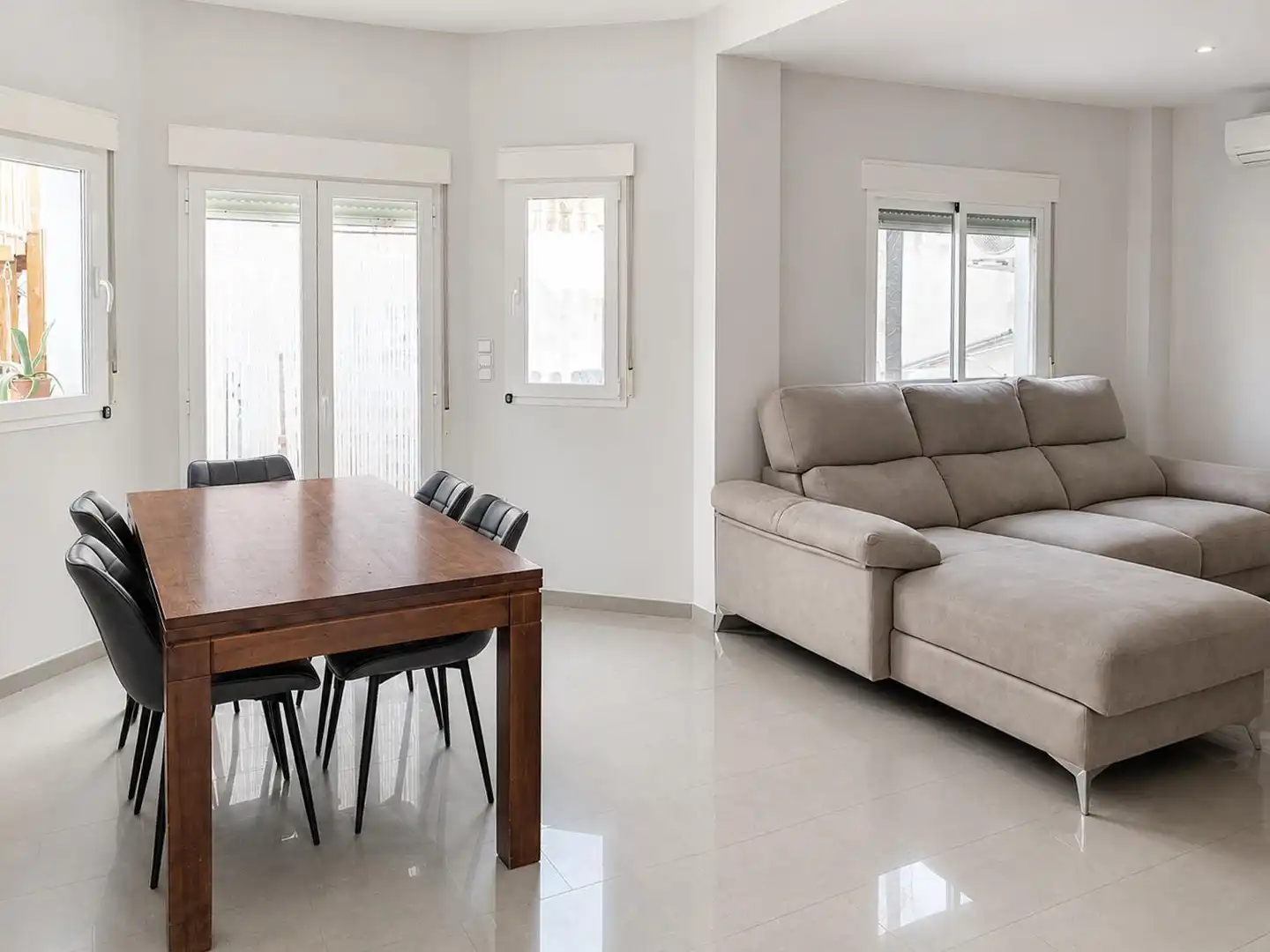 Wohnzimmer von Haus oder Chalet zum Verkauf in Dúrcal mit Privatgarten, Schwimmbad und Balkon