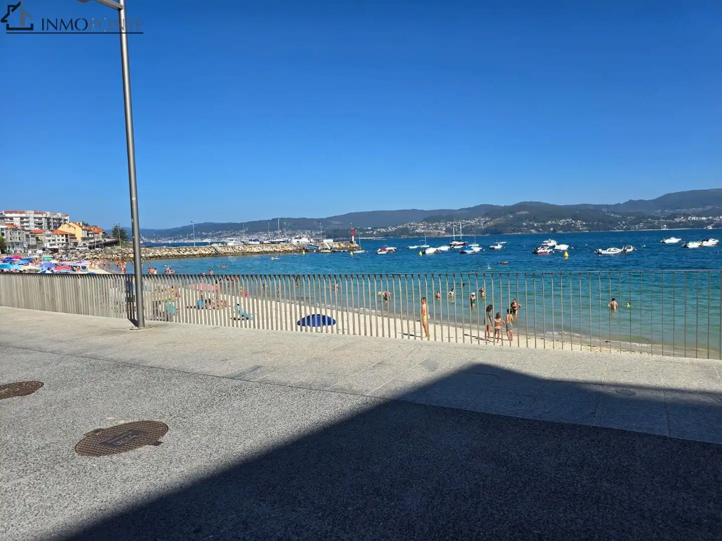 Vista exterior de Casa o xalet en venda en Poio amb Jardí privat