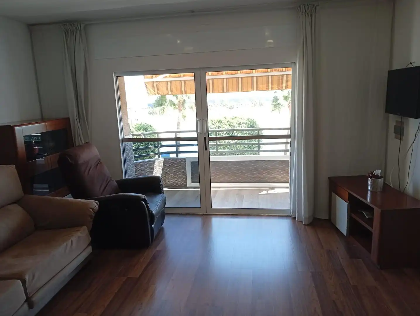 Sala de estar de Piso en venta en Garrucha con Aire acondicionado, Parquet y Terraza