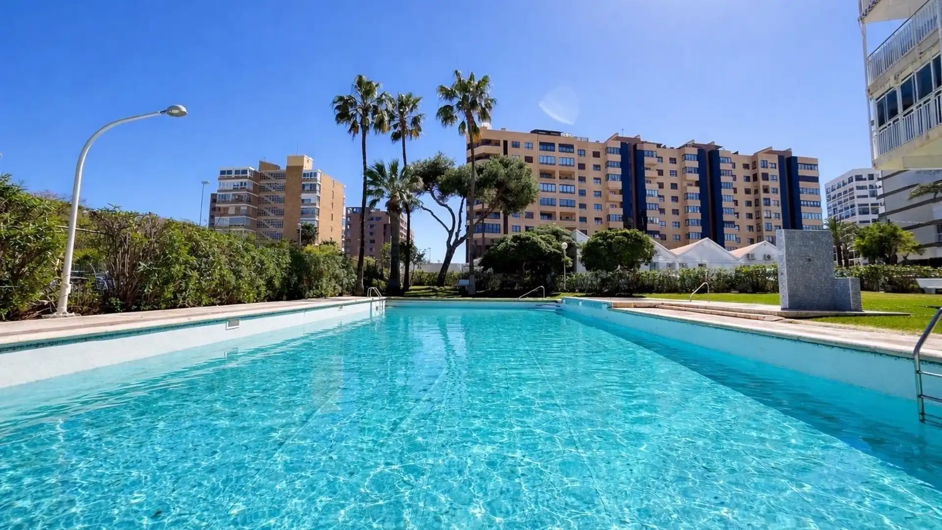 Piscina de Àtic en venda en Alicante / Alacant amb Aire condicionat, Terrassa i Piscina comunitària