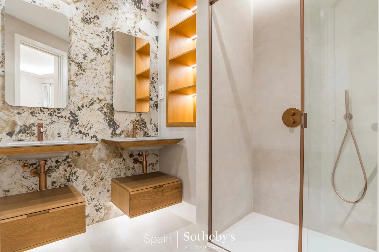 Bany de Apartament en venda en Madrid amb Aire condicionat i Calefacció