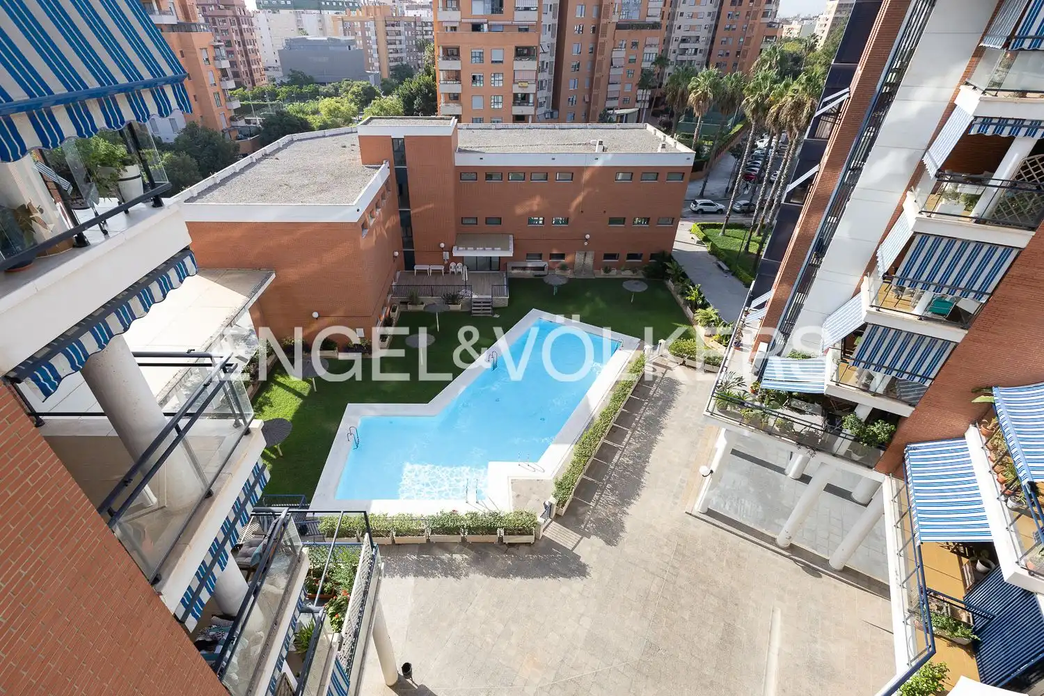 Piscina de Piso de alquiler en Valencia con Aire acondicionado, Calefacción y Jardín privado