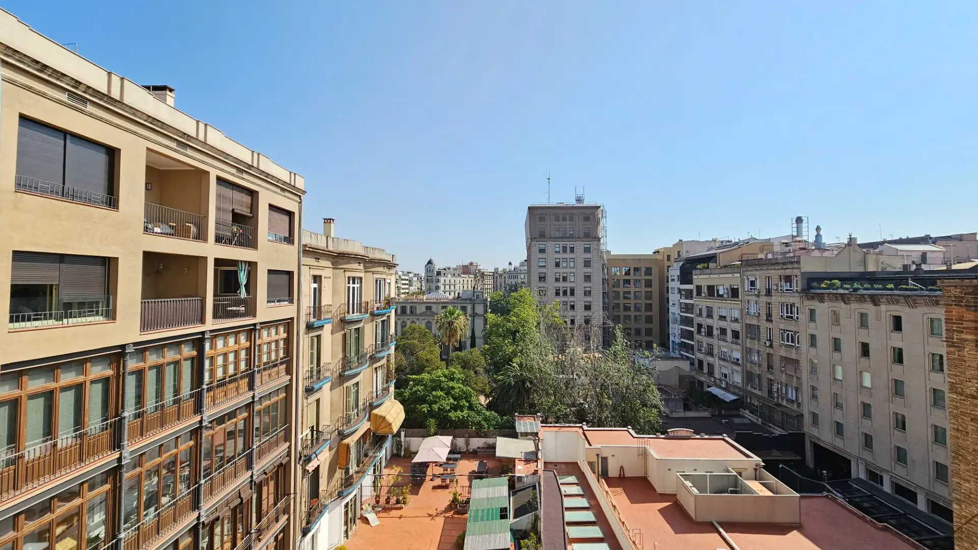 Außenansicht von Büro zur Miete in Barcelona mit Klimaanlage, Heizung und Internet