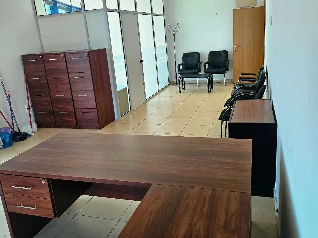 Büro zur Miete in Sevilla mit Klimaanlage, Heizung und Möbliert
