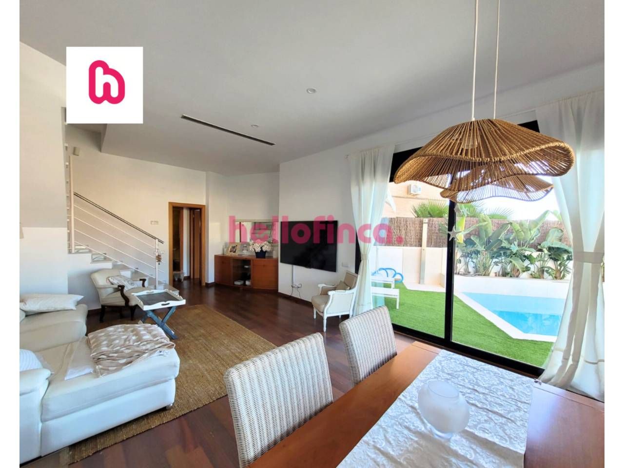 Sala d'estar de Casa adosada en venda en Canet de Mar amb Aire condicionat, Calefacció i Jardí privat