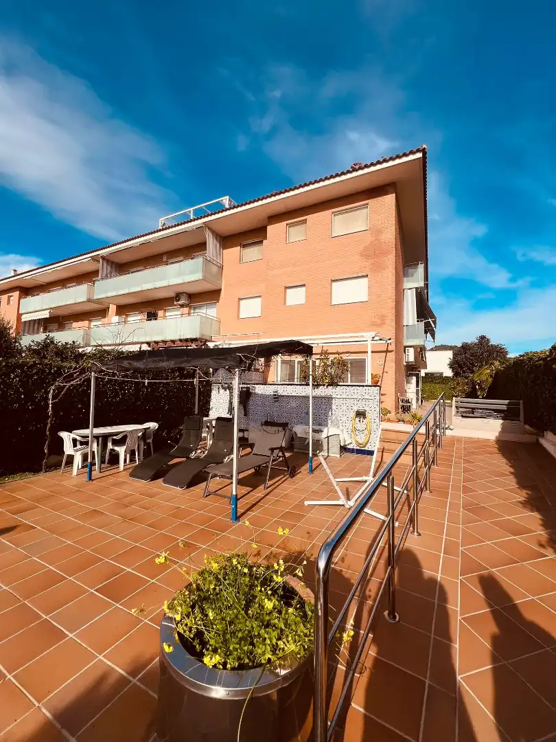 Vista exterior de Planta baja en venta en Pineda de Mar con Aire acondicionado, Calefacción y Jardín privado