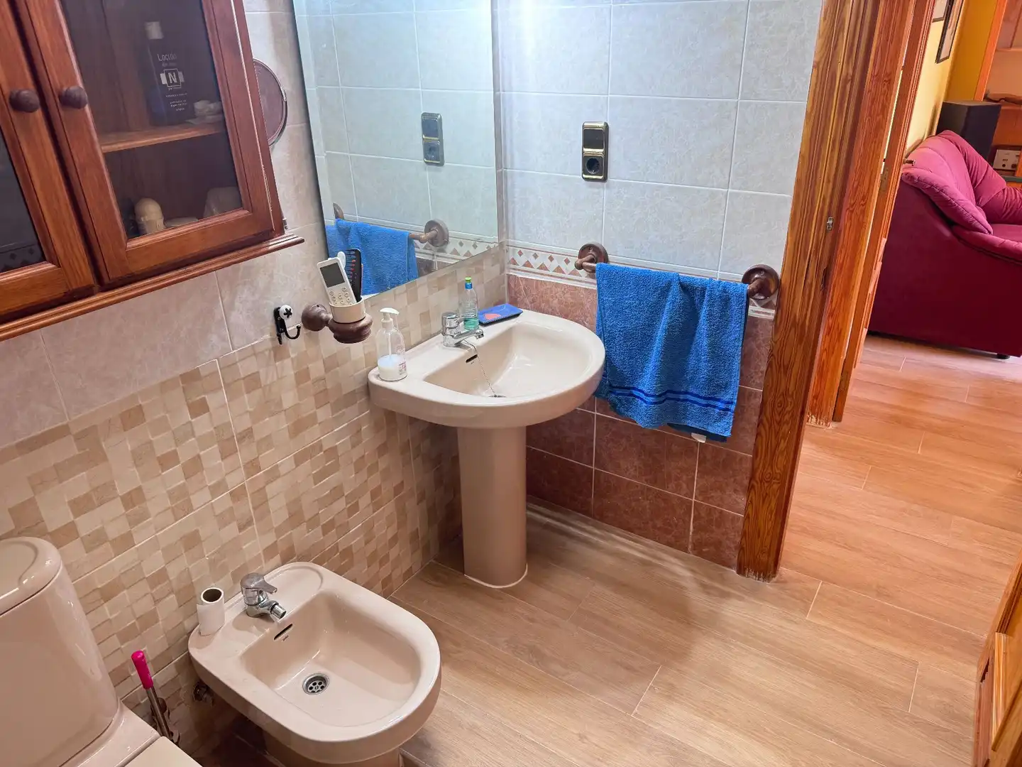 Badezimmer von Einfamilien-Reihenhaus zum Verkauf in Roquetas de Mar mit Klimaanlage