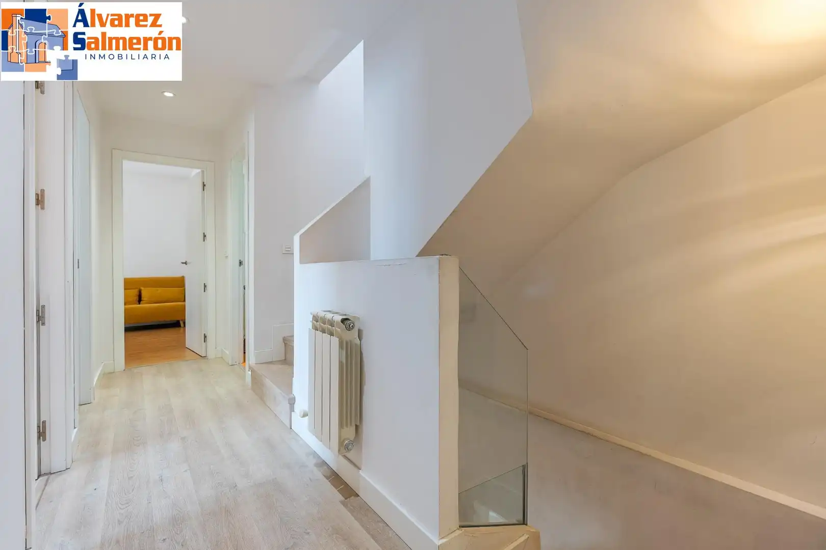 Einfamilien-Reihenhaus zum Verkauf in Granada mit Privatgarten und Balkon