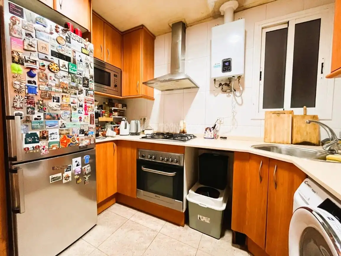 Cocina de Piso en venta en L'Hospitalet de Llobregat con Parquet y Balcón