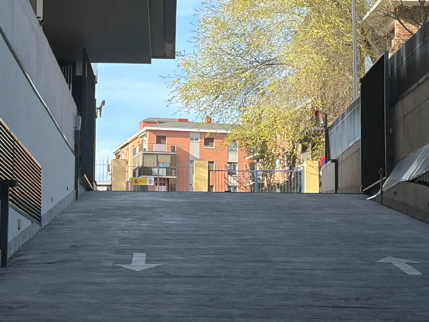 Exterior view of Garage for sale in Madrid