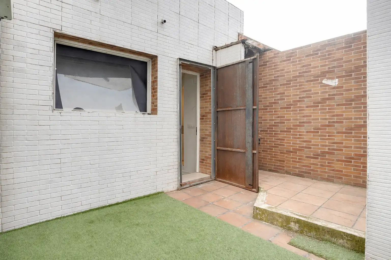 Exterior view of Flat for sale in Terrassa  with Terrace and Balcony