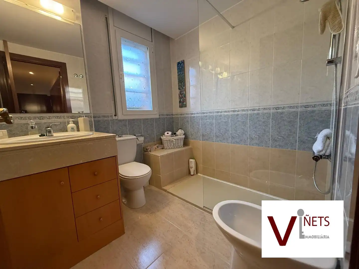 Badezimmer von Erdgeschoss zum Verkauf in La Garriga mit Heizung, Privatgarten und Parkett