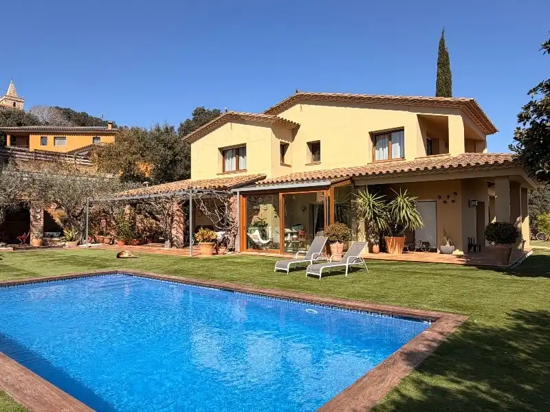 Vista exterior de Casa o chalet en venta en Mont-ras con Aire acondicionado, Calefacción y Jardín privado
