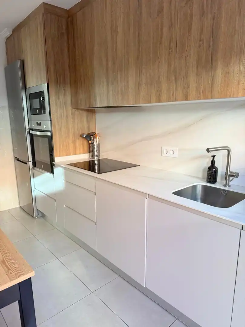 Cocina de Casa adosada en venta en Torrelavega  con Calefacción, Terraza y Balcón