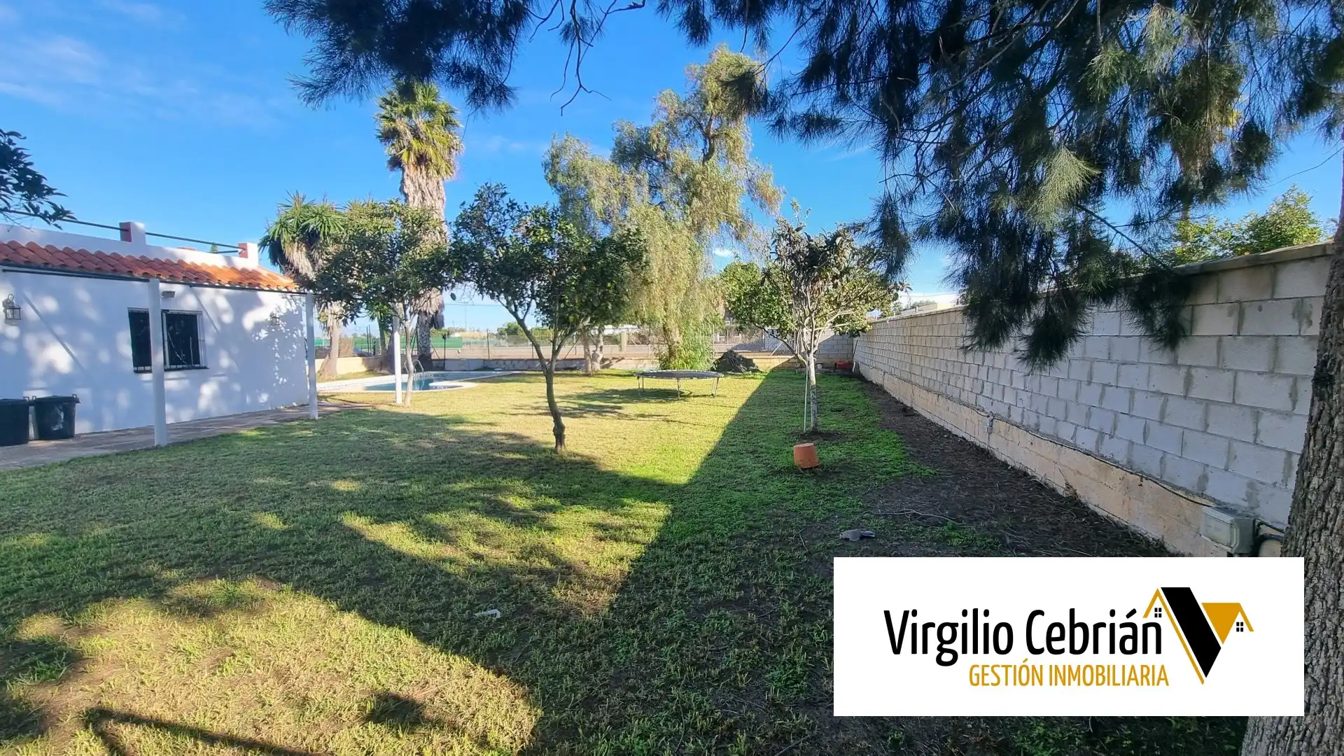 Finca rústica en venta en Chipiona con Jardín privado