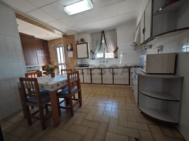 Pis amb balcó en venda a MONTSERRAT