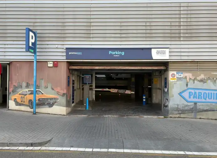 Garaje de alquiler en Carrer la Parra, 42, Centre Històric