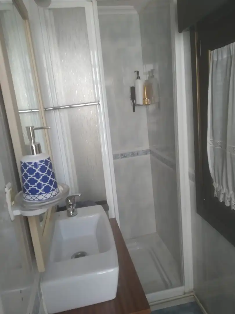 Badezimmer von Einfamilien-Reihenhaus zum Verkauf in Belorado mit Heizung, Terrasse und Abstellraum