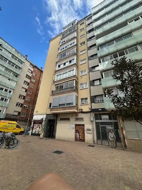 Vista exterior de Apartament de lloguer en Burgos Capital amb Parquet i Moblat