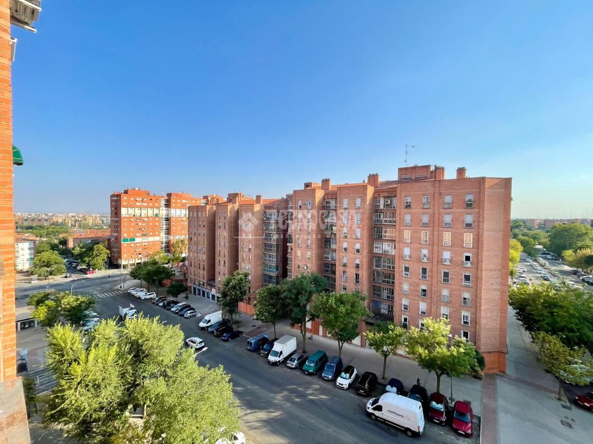 Piso en venta en Palomeras Sureste