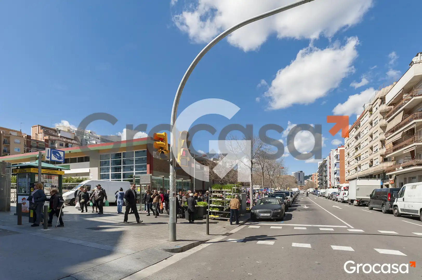 Exterior view of Flat for sale in L'Hospitalet de Llobregat  with Terrace and Oven