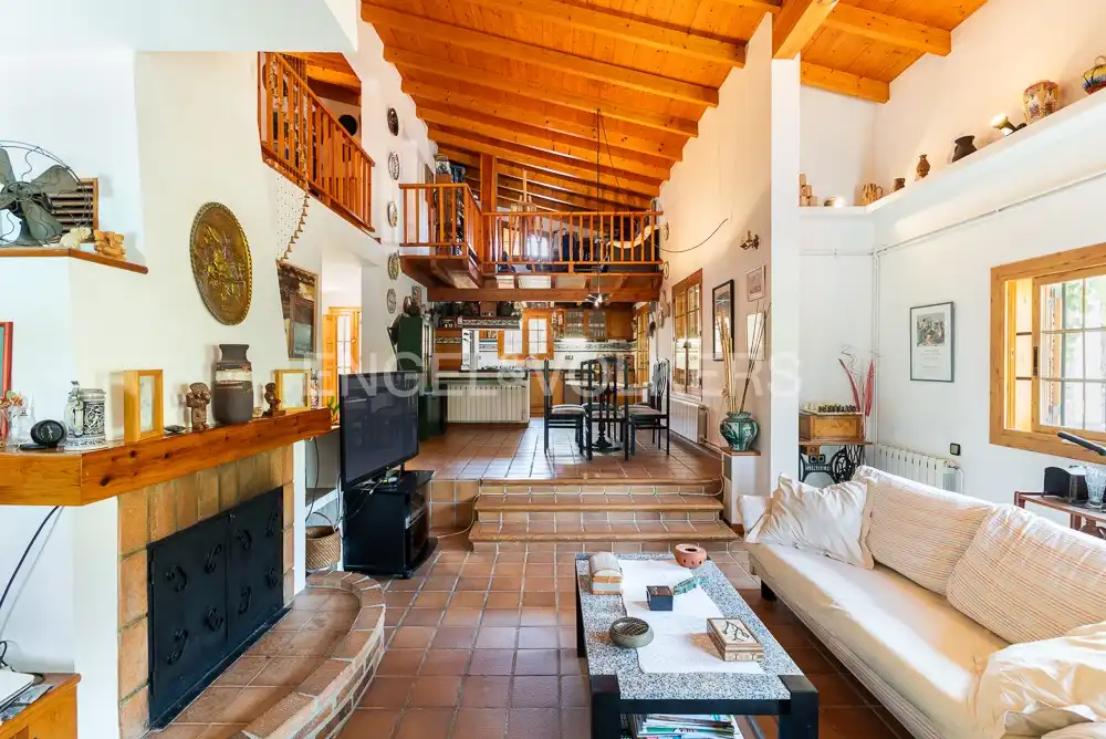 Sala de estar de Casa o chalet en venta en Requena con Aire acondicionado, Calefacción y Jardín privado