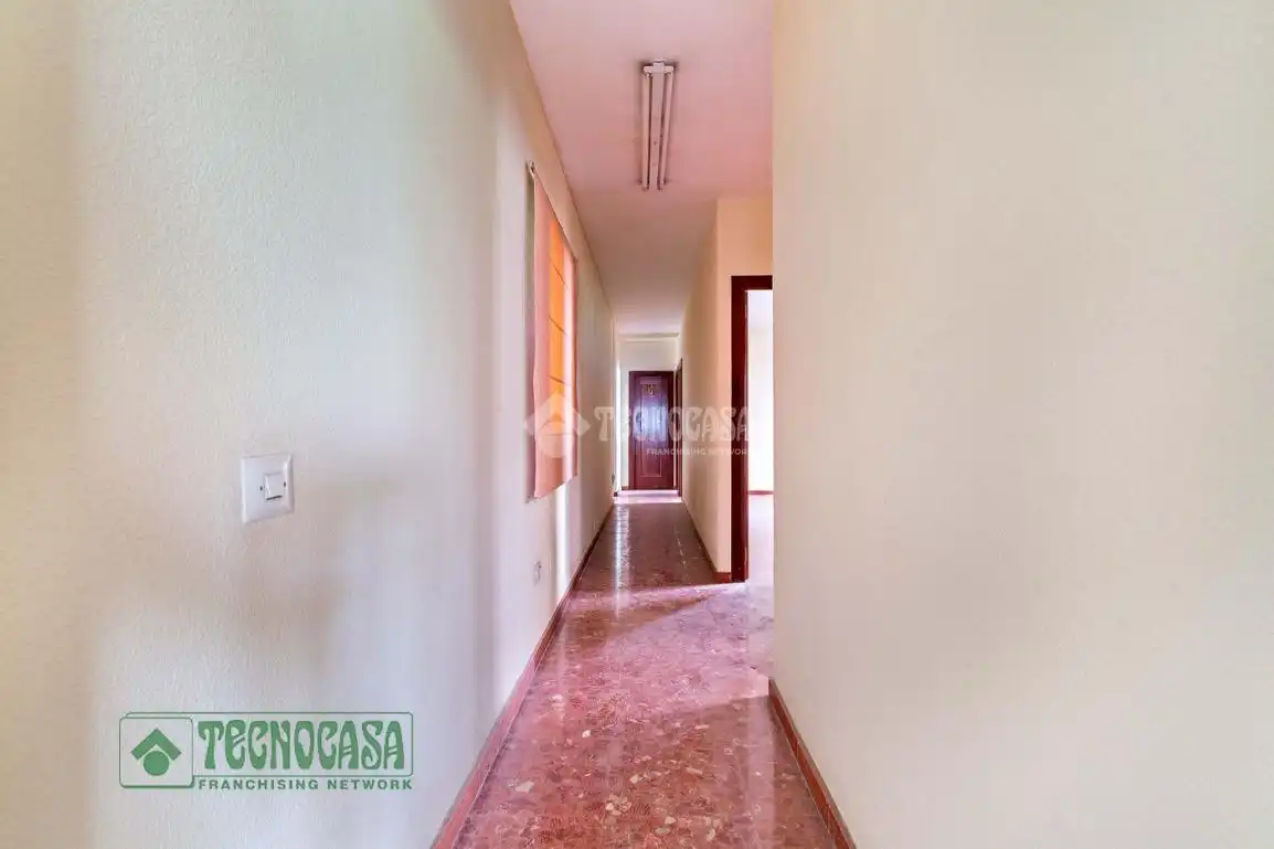 Wohnung zum Verkauf in El Ejido mit Klimaanlage und Balkon