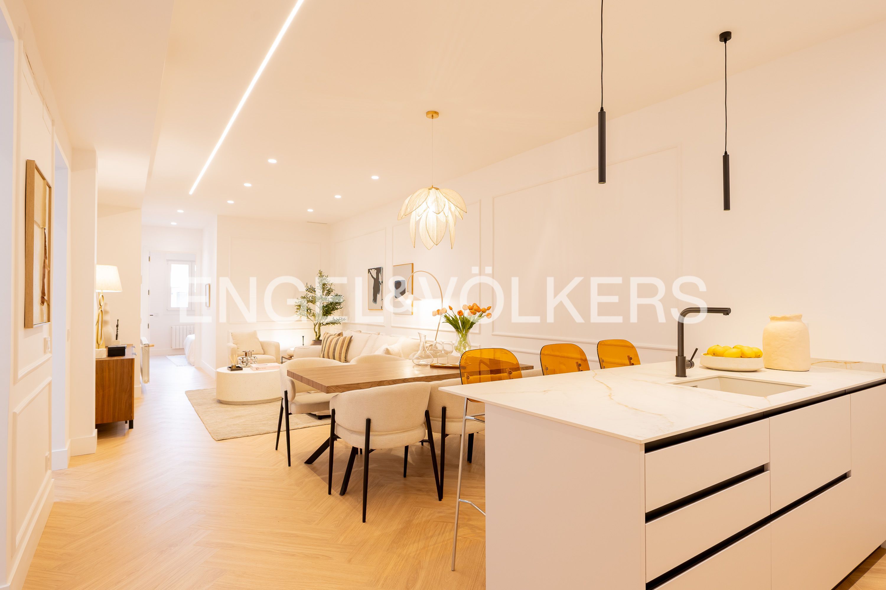 Living room of Flat for sale in  Madrid Capital  with Air Conditioner, Heating and Parquet flooring