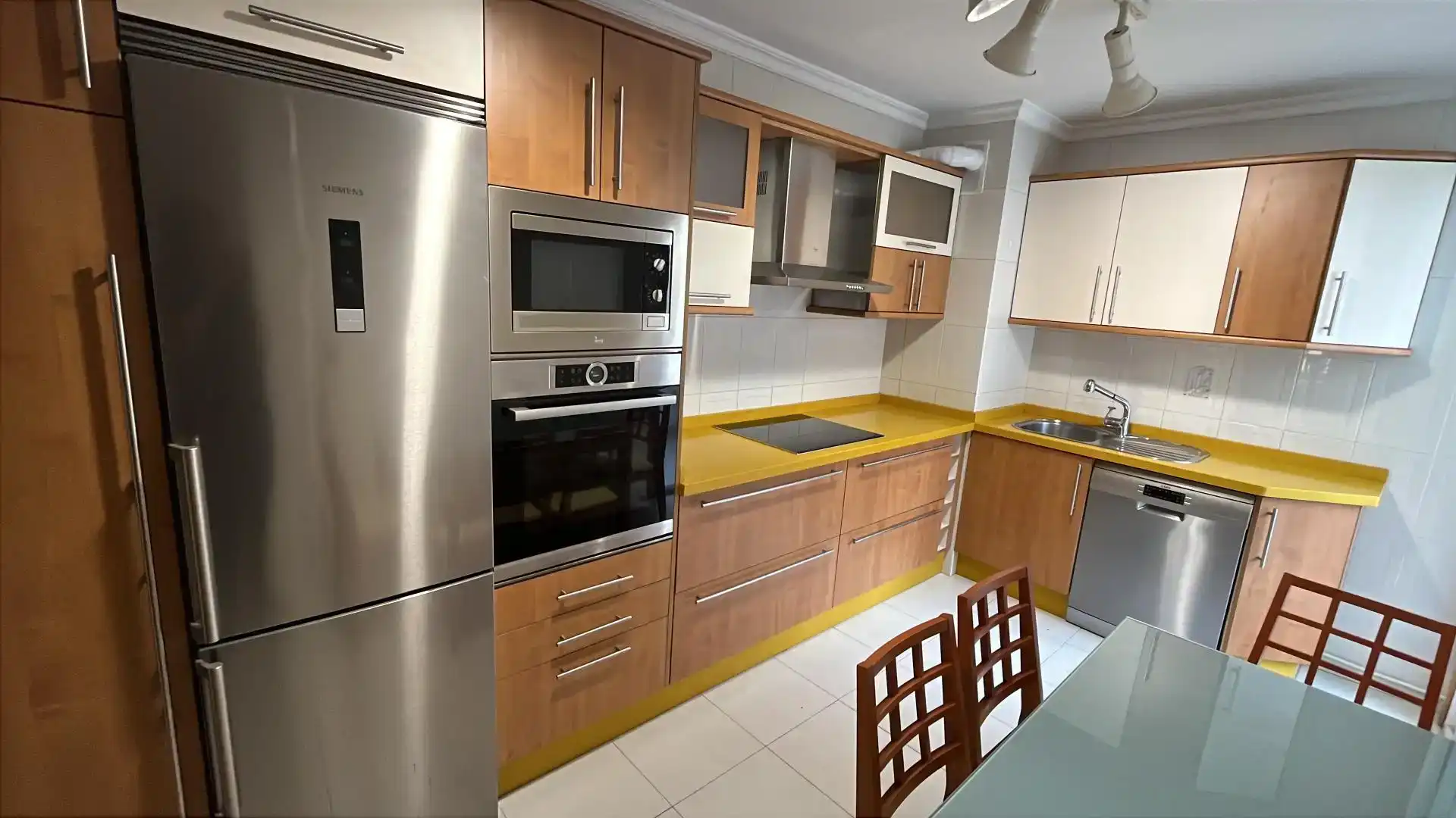 Kitchen of Flat for share in Vigo   with Parquet flooring, Furnished and Oven