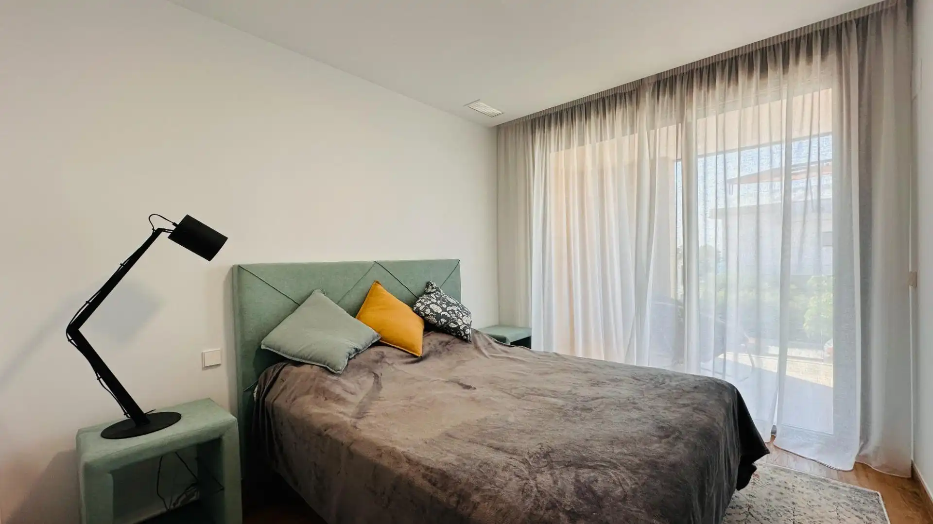 Dormitori de Dúplex de lloguer en Villajoyosa / La Vila Joiosa amb Aire condicionat, Calefacció i Jardí privat