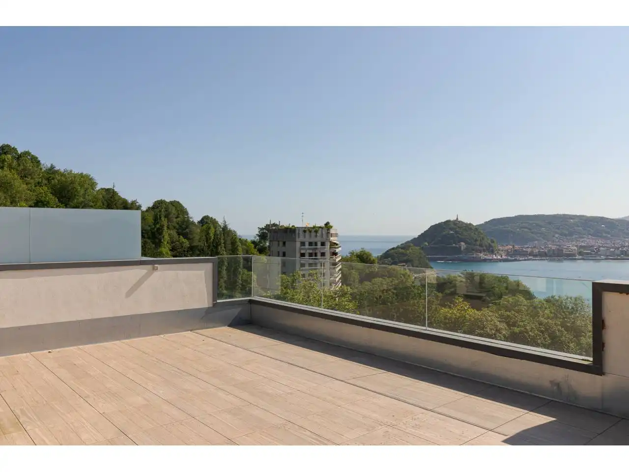 Terrassa de Casa o xalet en venda en Donostia - San Sebastián  amb Calefacció, Jardí privat i Terrassa