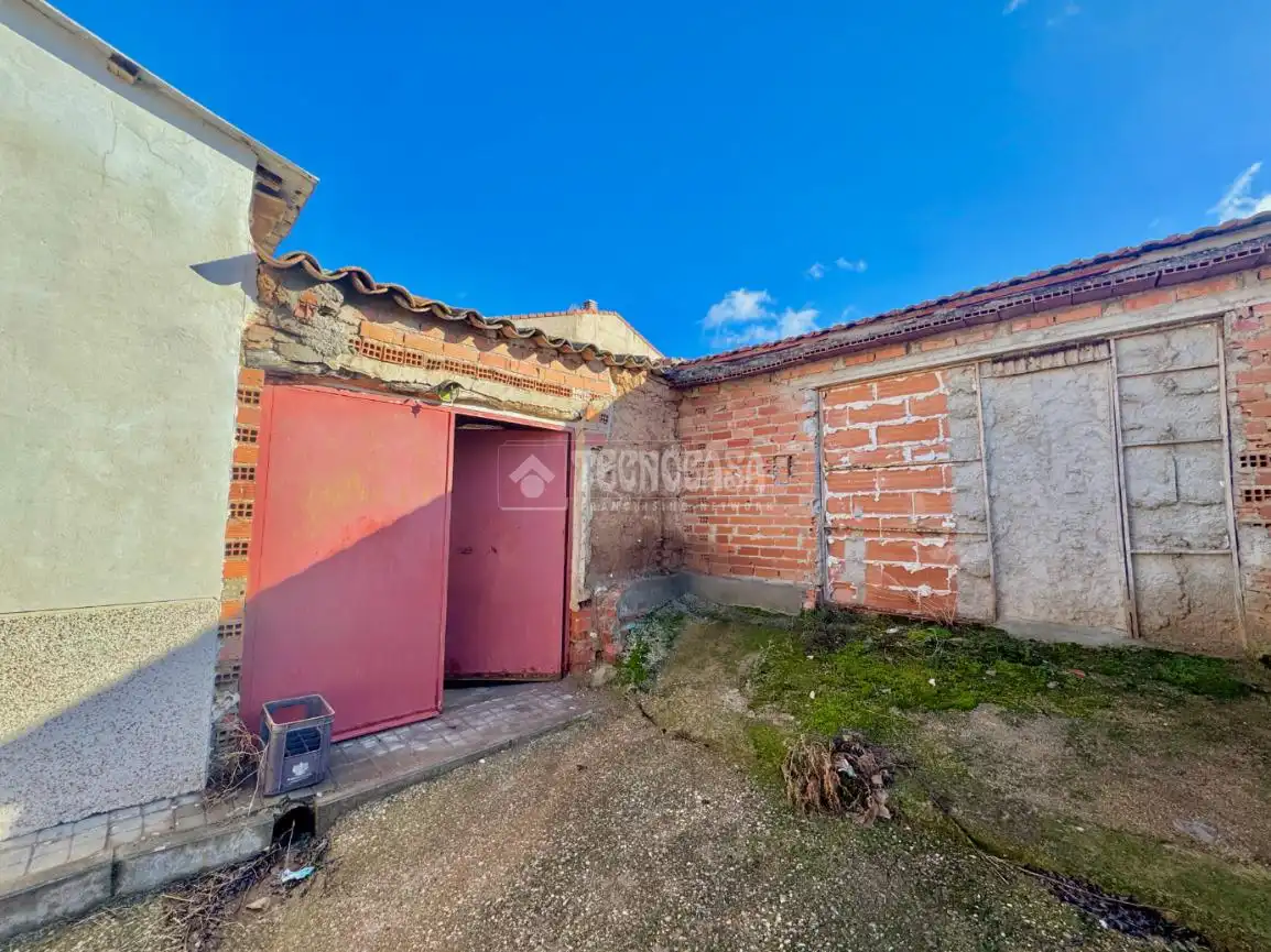 Casa adosada en venda en Tórtola de Henares amb Calefacció