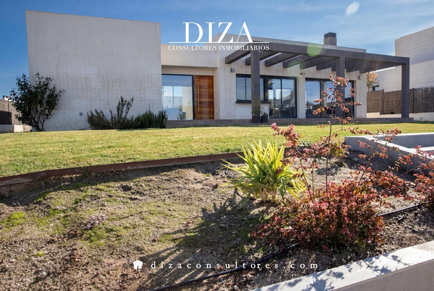 Vista exterior de Casa o xalet de lloguer en Majadahonda amb Aire condicionat, Calefacció i Jardí privat