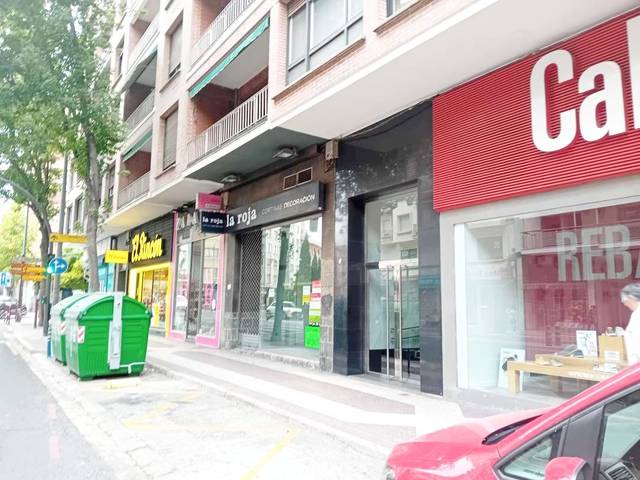 Local comercial en Alquiler en Calle General Vara de Rey en Gran Via