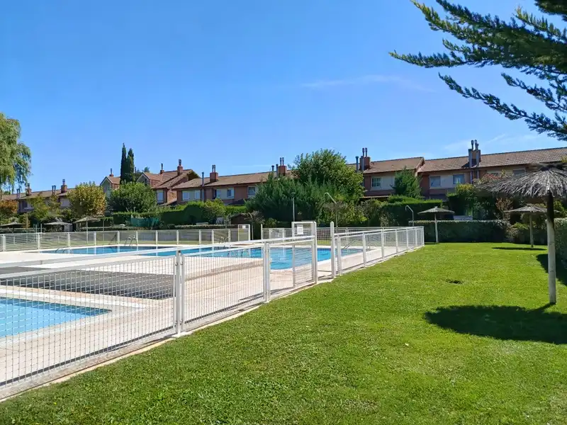 Semi-detached house with pool for sale in Simancas, imagen 14